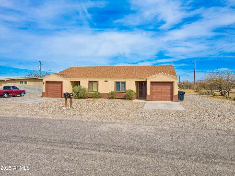 4205 N Montezuma Dr in Eloy, AZ - Building Photo
