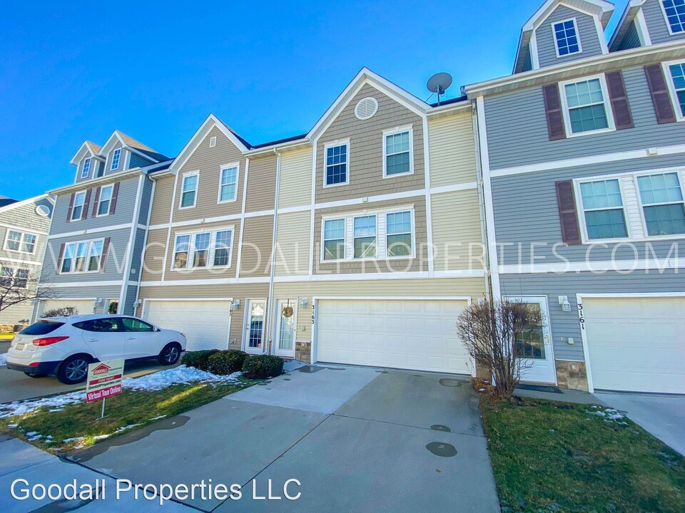 3163 SW Sharmin Ln in Ankeny, IA - Foto de edificio