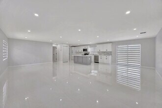 14851 SW 71st St in Miami, FL - Building Photo - Building Photo