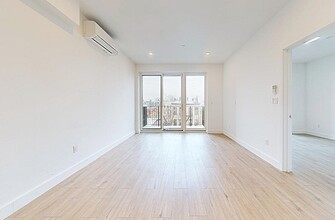 99 Grove St, Unit 4R in Brooklyn, NY - Foto de edificio - Building Photo