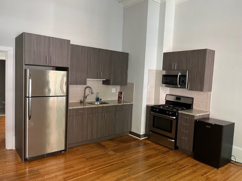 1818 Pine St in Philadelphia, PA - Building Photo