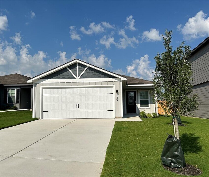 109 Morrison Dr in Jarrell, TX - Building Photo