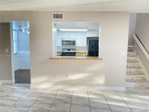 4654 NW 97th Pl in Doral, FL - Building Photo - Building Photo