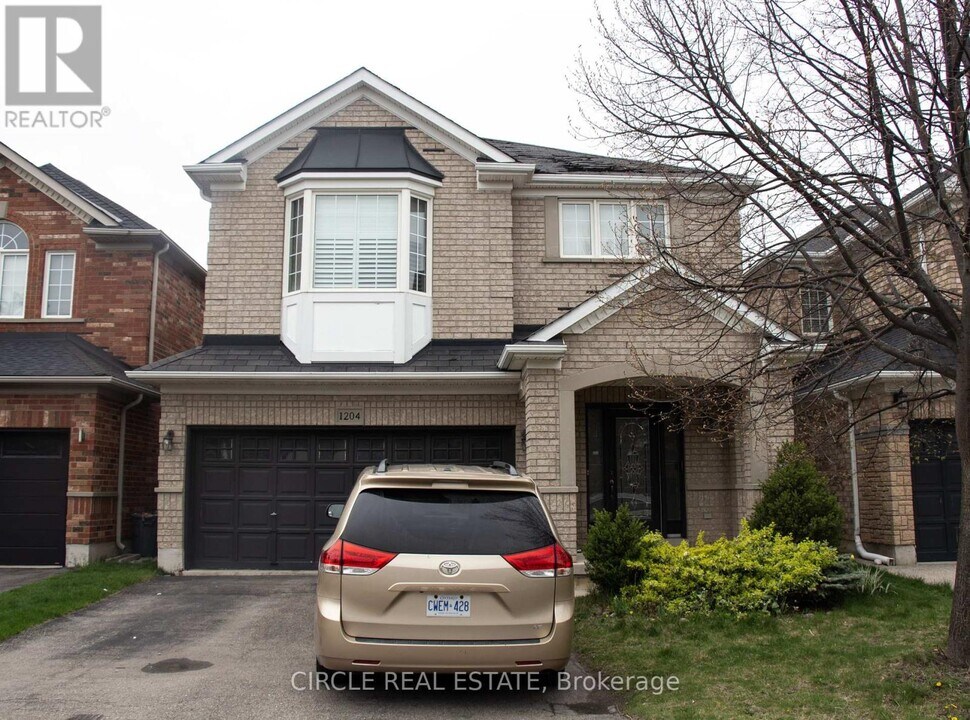 1204 McMullen Crescent in Milton, ON - Building Photo