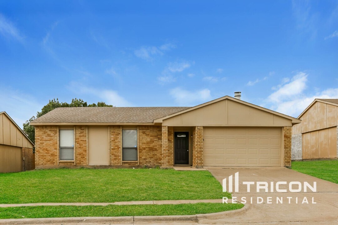 9215 Sophora Dr in Dallas, TX - Foto de edificio