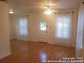 111 N Brackenridge St in Boerne, TX - Building Photo - Building Photo