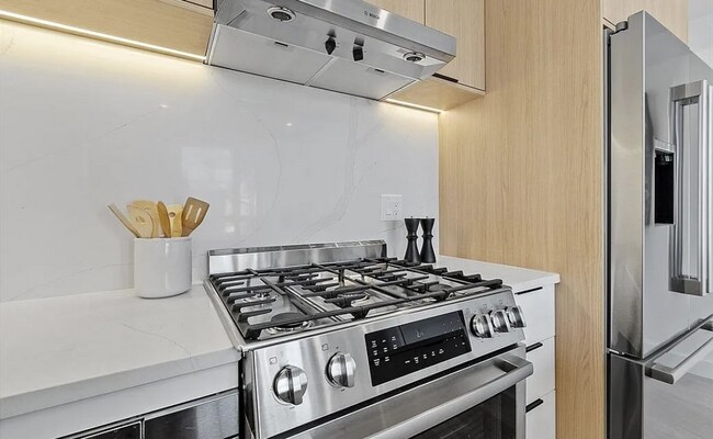 145 5th St, Unit 131-4 in Cambridge, MA - Building Photo - Building Photo