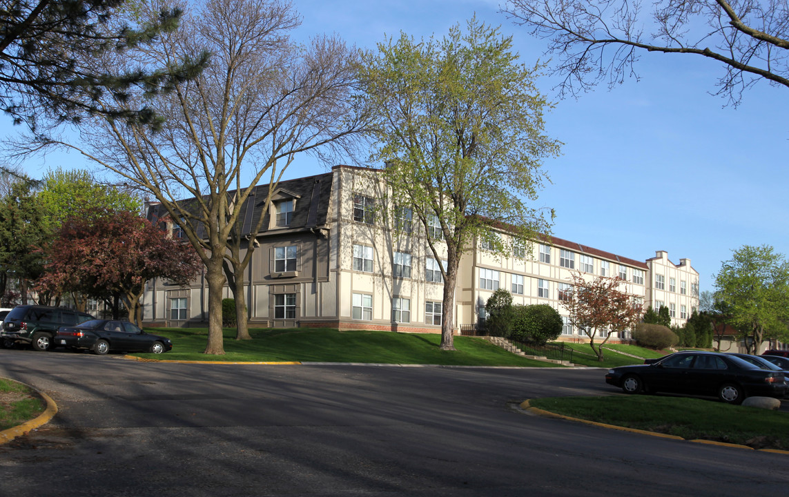 Greenleaf in Bolingbrook, IL - Building Photo