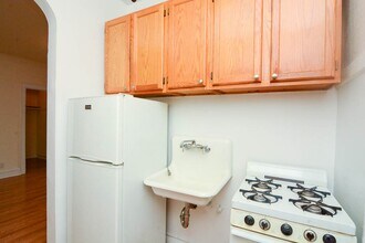 2530 N Sawyer Ave, Unit A06W in Chicago, IL - Foto de edificio - Building Photo