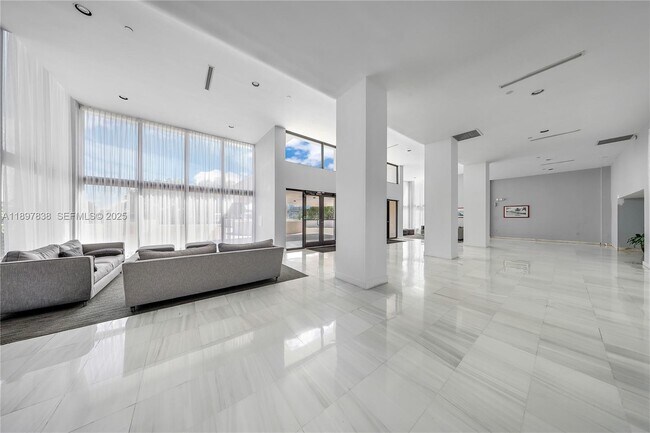 801 N Venetian Dr in Miami Beach, FL - Building Photo - Building Photo