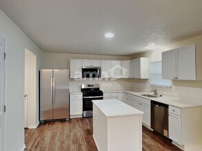 912 Wallace Dr in Delaware, OH - Building Photo - Building Photo