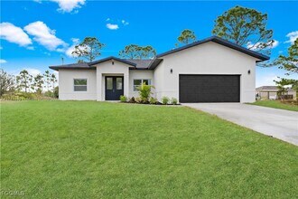 3903 29th St SW in Lehigh Acres, FL - Building Photo - Building Photo