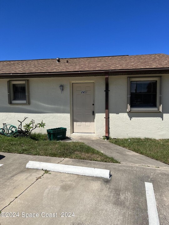 244 Chandler St in Cape Canaveral, FL - Foto de edificio
