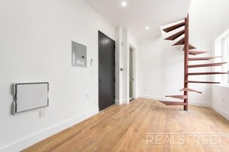 Nostrand Avenue in Brooklyn, NY - Foto de edificio - Building Photo