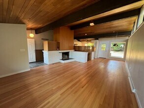 4020 NE 72nd St in Seattle, WA - Building Photo - Building Photo