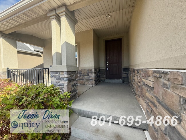 1369 Carriage Chase Dr in Kaysville, UT - Building Photo - Building Photo