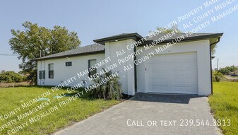 141 Harold Ave S in Lehigh Acres, FL - Building Photo