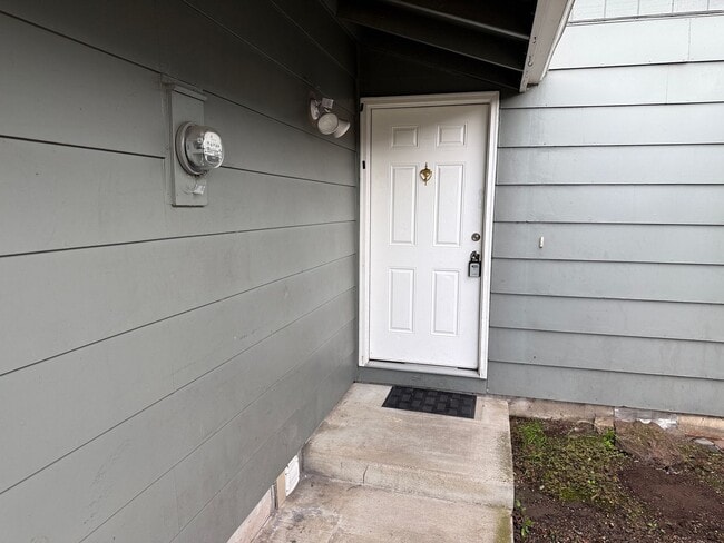 454 S 42nd St in Springfield, OR - Building Photo - Building Photo