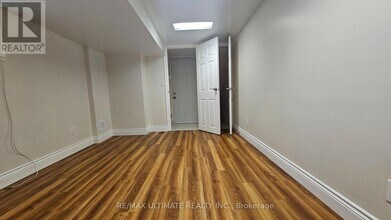 905 Lansdowne Ave in Toronto, ON - Building Photo - Building Photo