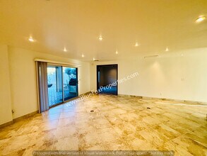 8135 N Casas Way in Tucson, AZ - Building Photo - Building Photo