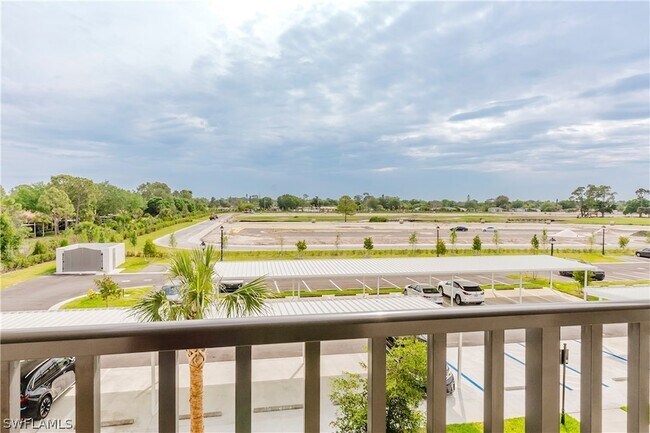 18461 Copperhead Dr, Unit 431 in Lehigh Acres, FL - Foto de edificio - Building Photo