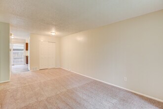 Adrienne Townhomes & Apartments in Lakewood, CO - Building Photo - Building Photo