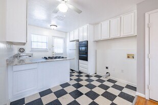 370 Peachtree Hills Ave NE in Atlanta, GA - Building Photo