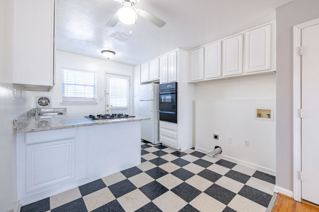 370 Peachtree Hills Ave NE in Atlanta, GA - Building Photo
