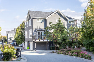 La Rue in Surrey, BC - Building Photo - Building Photo