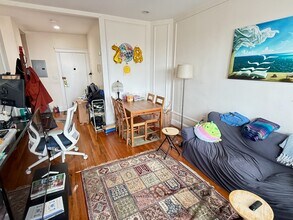 2003 Commonwealth Ave, Unit 29 in Boston, MA - Foto de edificio - Building Photo