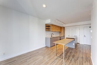10448 University Dr in Surrey, BC - Building Photo - Building Photo