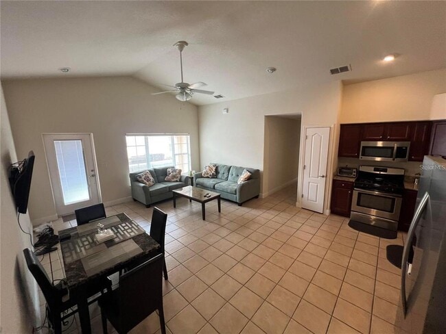 214 David Walker Dr in Tavares, FL - Building Photo - Building Photo