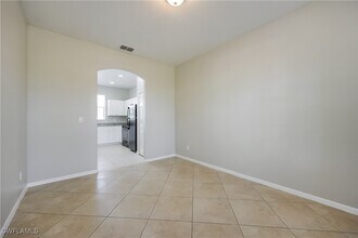 661 Chavers St E in Lehigh Acres, FL - Foto de edificio - Building Photo