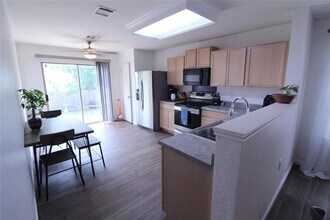 5521 War Admiral Dr in Austin, TX - Foto de edificio - Building Photo