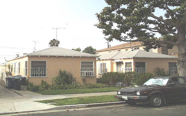 8016-8020 Norton Ave in Los Angeles, CA - Foto de edificio