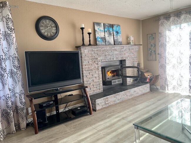 1329 108 Ave in Dawson Creek, BC - Building Photo - Building Photo