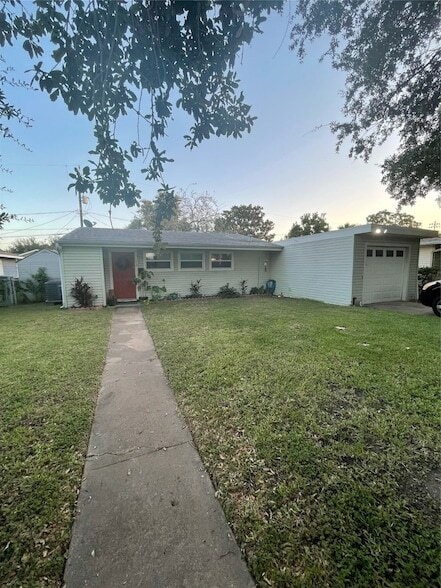 119 Albacore Ave in Galveston, TX - Building Photo - Building Photo