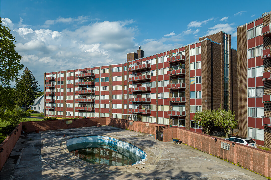 Park Ridge Condominiums in Wethersfield, CT - Building Photo