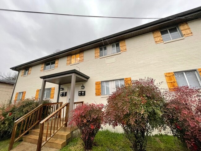3400 Clifton Ave, Unit D in Nashville, TN - Foto de edificio - Building Photo