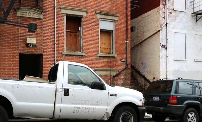 427 E 13th St in Cincinnati, OH - Foto de edificio - Building Photo