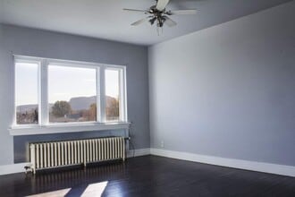 Moodie Apartments in Thunder Bay, ON - Foto de edificio - Building Photo