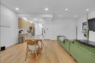 51 E Houston St in New York, NY - Building Photo - Building Photo