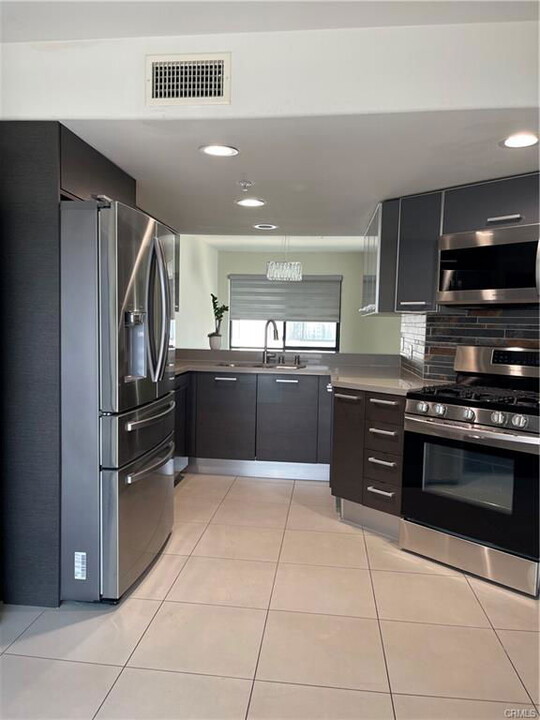 1432 Barrington Way in Glendale, CA - Building Photo
