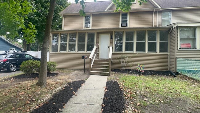 409 E Maple Ave