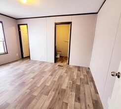 7028 Bayview Dr in Fair Haven, MI - Foto de edificio - Building Photo