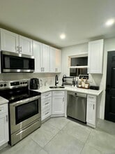 160 Pacific St in Copiague, NY - Building Photo - Building Photo