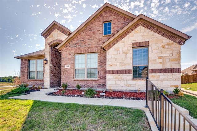 101 Happy Ln in Red Oak, TX - Building Photo