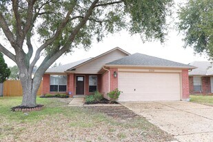 16210 Rosenridge Dr in Houston, TX - Building Photo