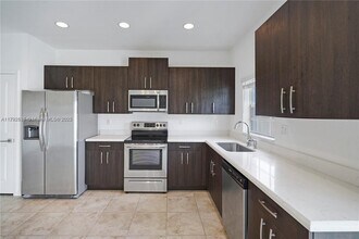 1121 NW 41st Ln in Lauderhill, FL - Building Photo - Building Photo