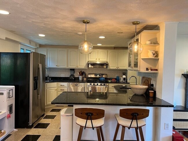 11 Garrison Rd in Arlington, MA - Building Photo - Building Photo